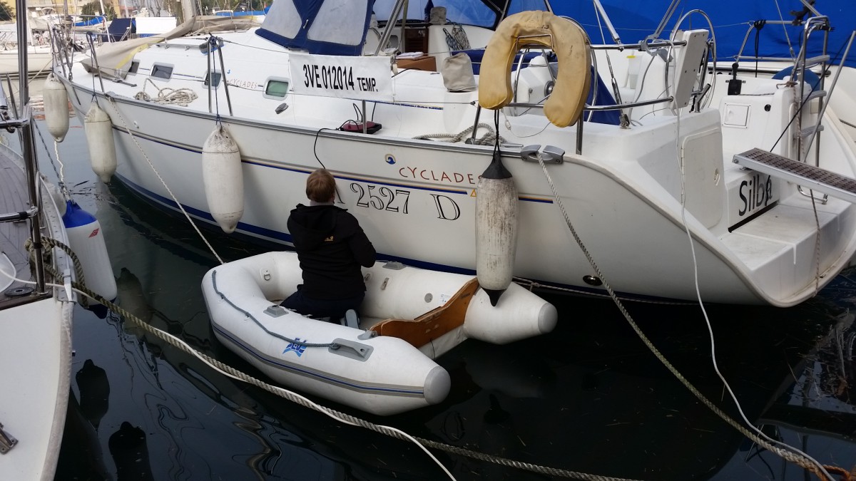 Dinghy - Wassereinbruch und schon fast voll!