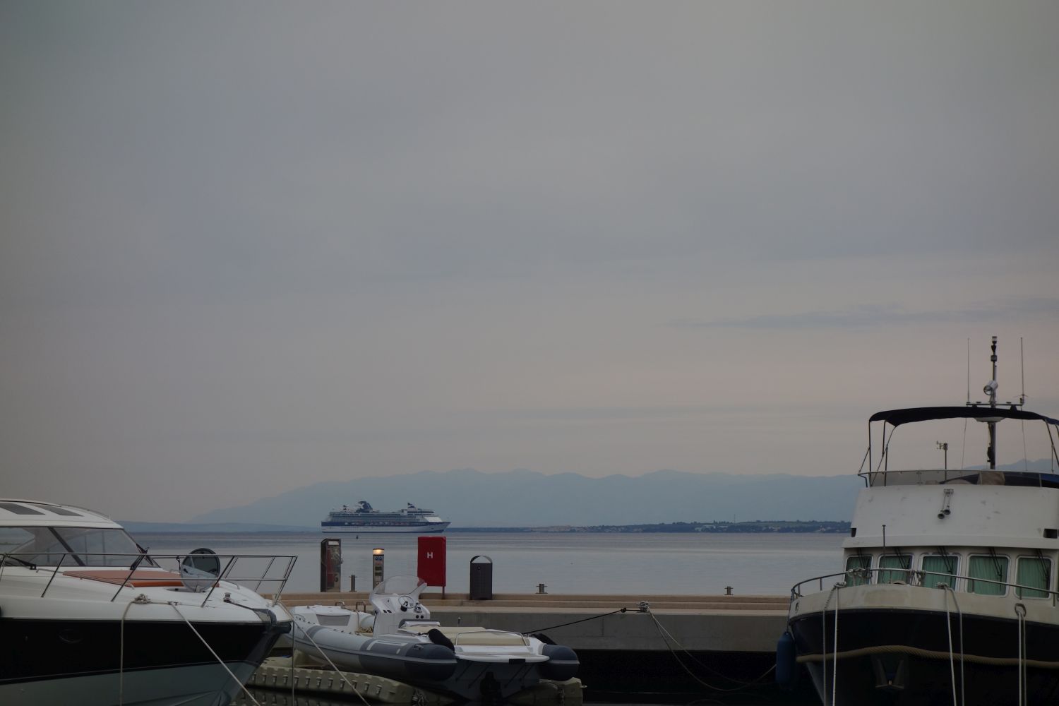 Kreuzfahrtschiff auf dem Weg nach Zadar