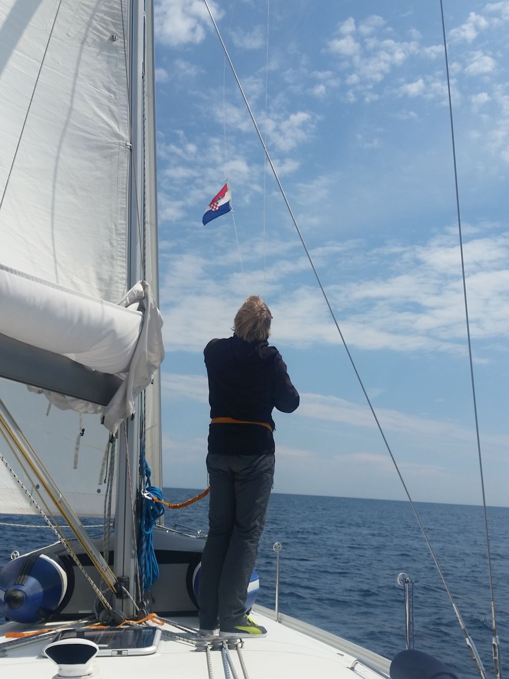 Stefan hisst die kroatische Flagge