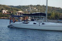 Eingesaugt - Dinghy unter Boot