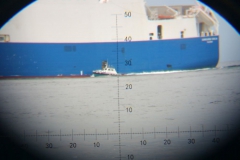Ein Lotse steigt auf die Fähre nach Brindisi über